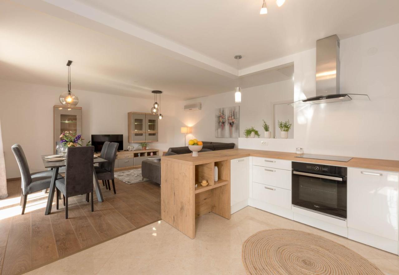 Newly Renovated Holiday Apartment Sirius ポレッチ エクステリア 写真