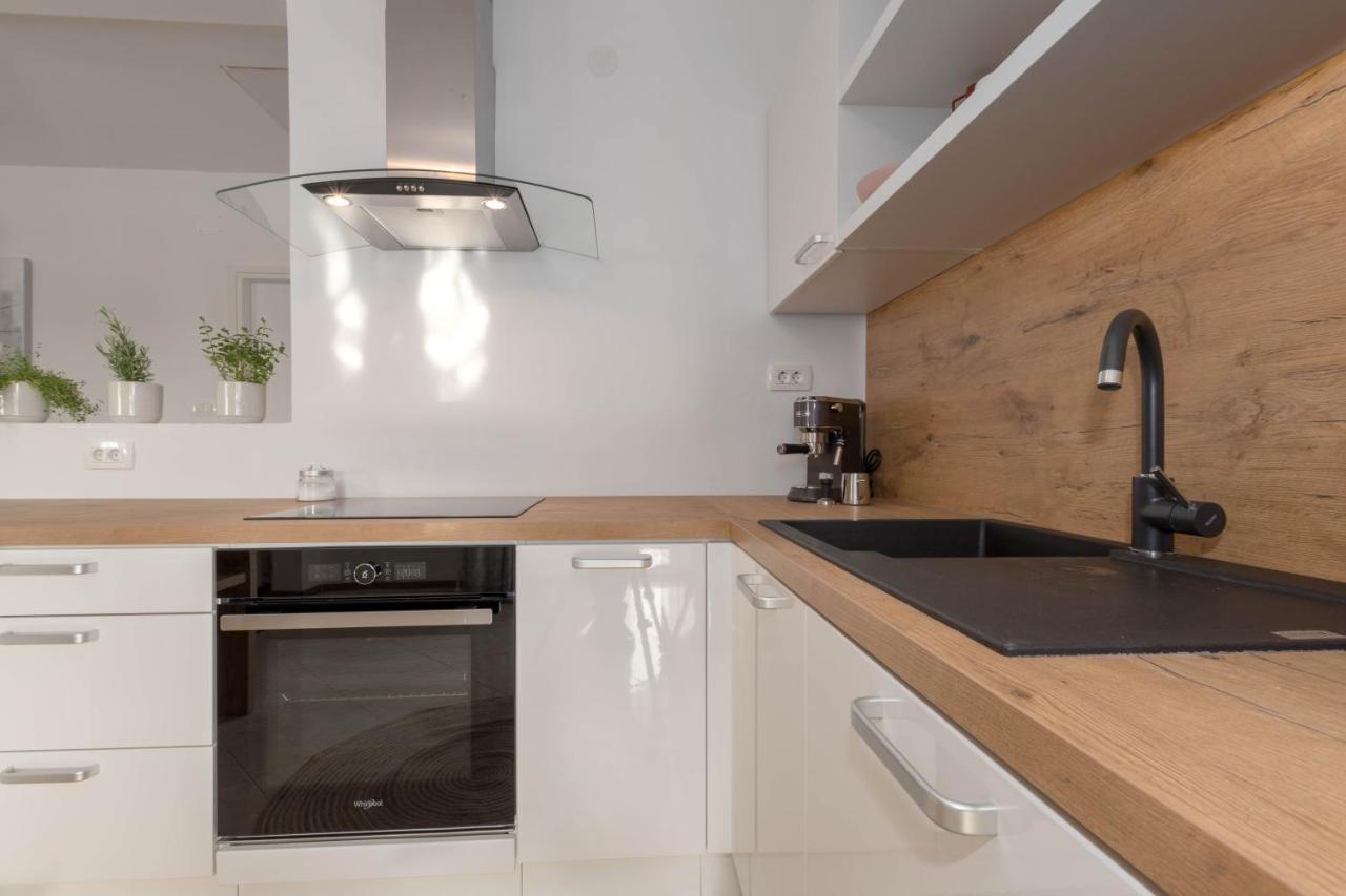 Newly Renovated Holiday Apartment Sirius ポレッチ エクステリア 写真